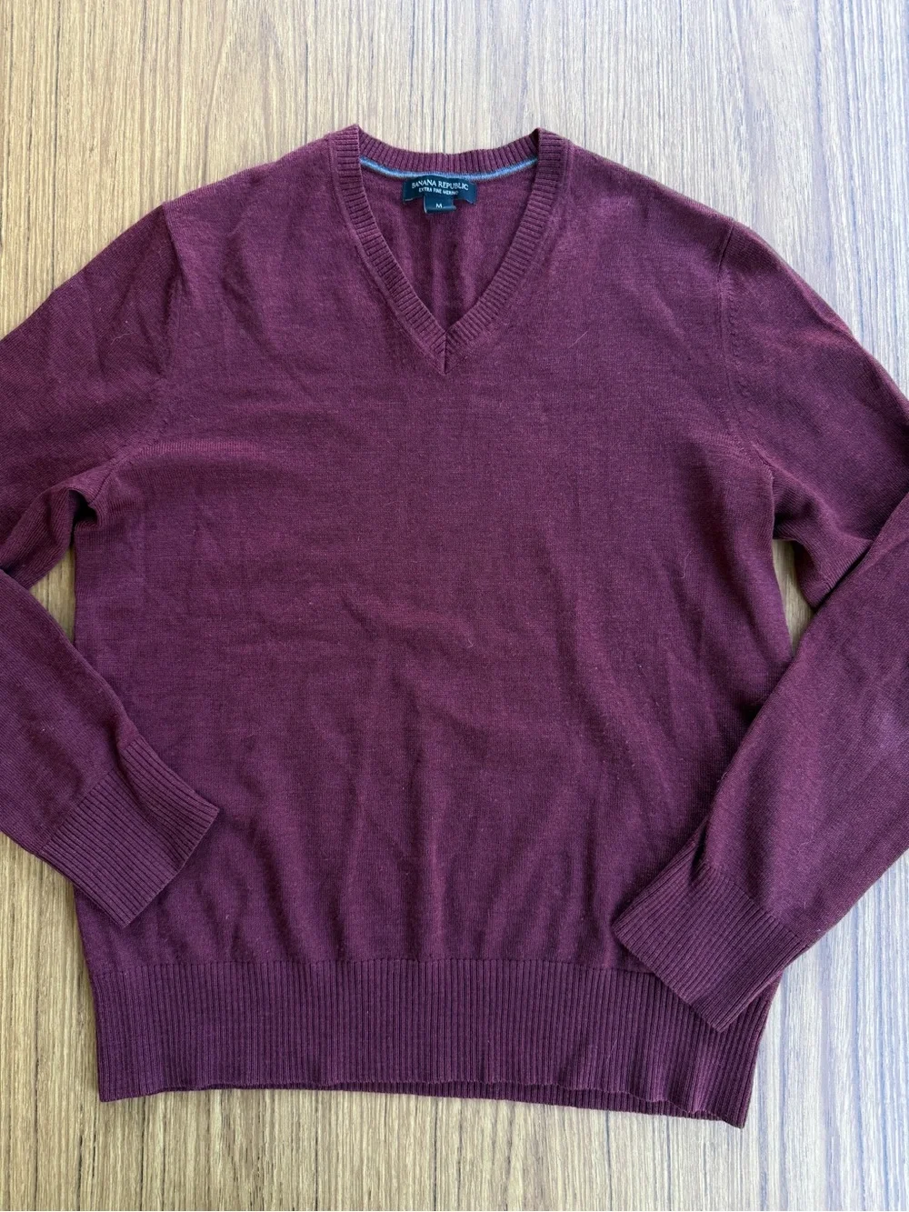 Banana Republic Men’s Merino Wool V-Neck Sweater M Burgundy